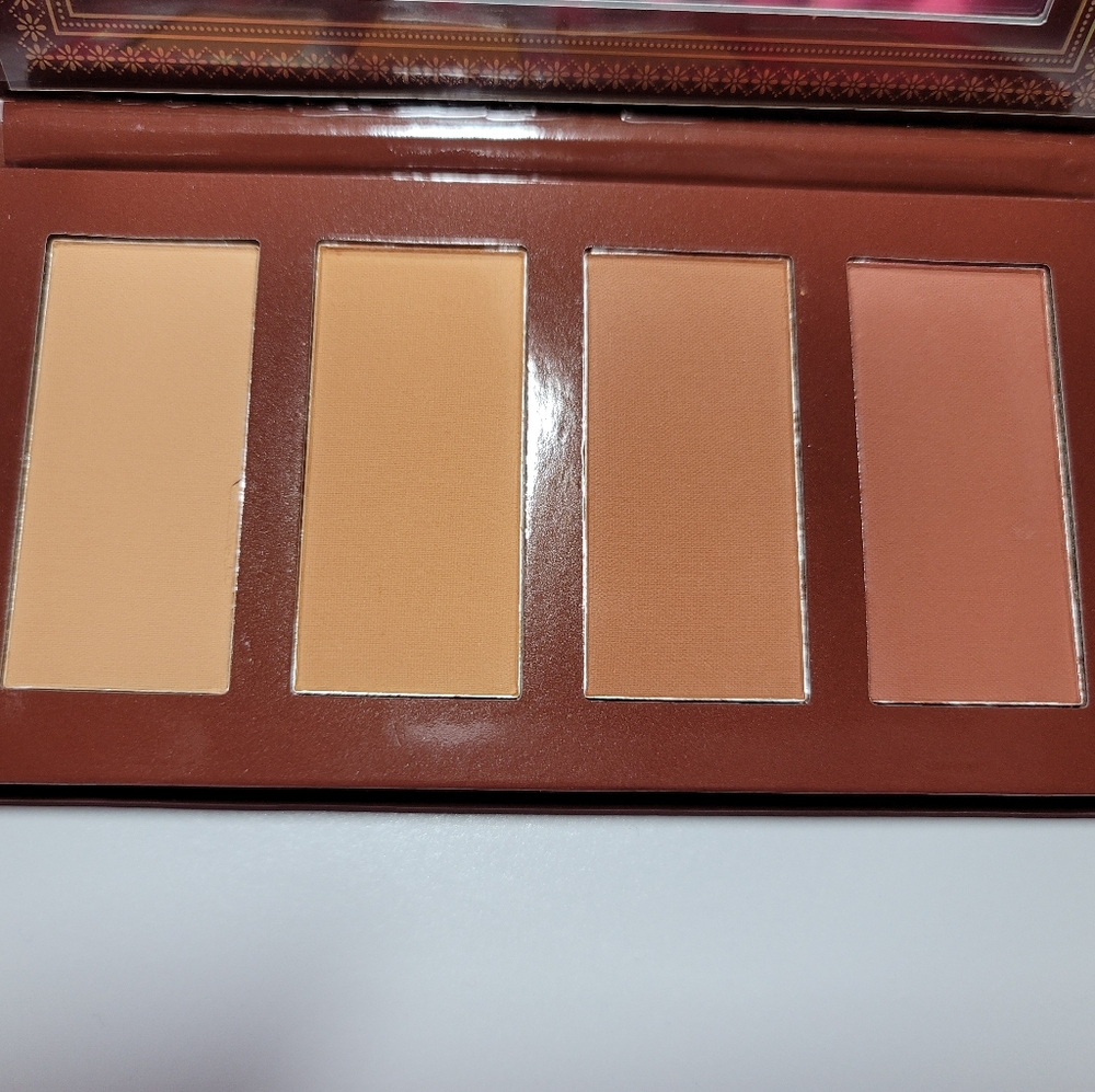 Eyeshadow - Picture 2 of 4